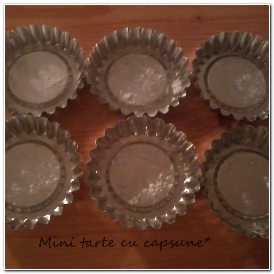 Mini tarte cu capsune