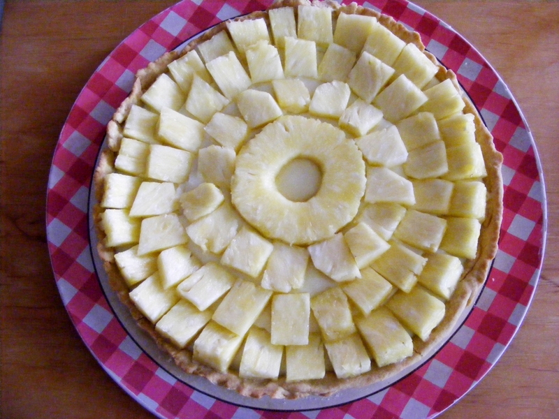 Tarta cu ananas si jeleu de zmeura