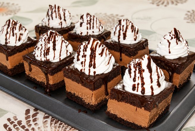 Desert prajitura cu ciocolata si frisca
