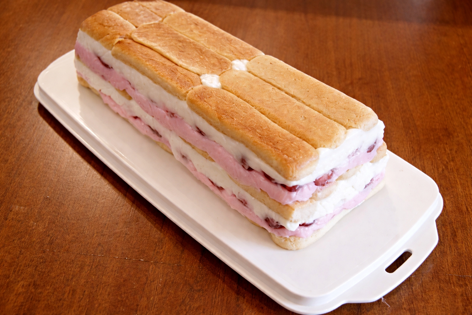 Tort de vara cu piscoturi si capsuni