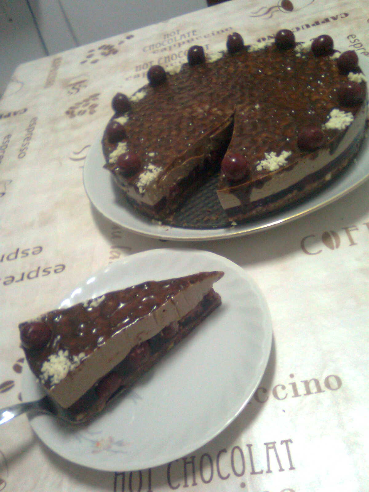 Tort cu visine si crema de branza