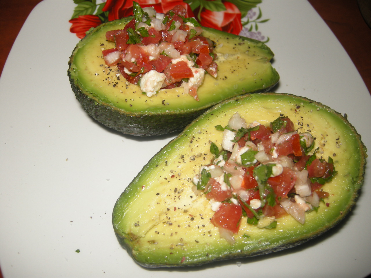 Avocado cu branza fina din lapte de capra