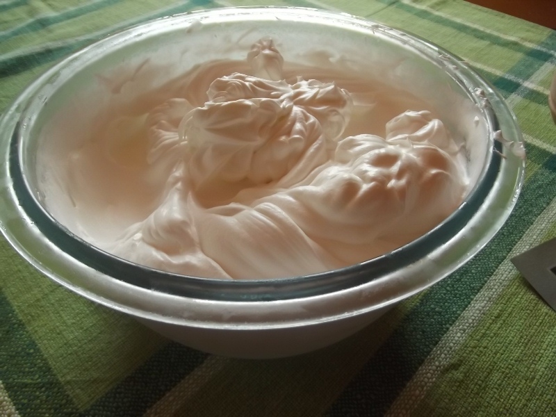 Tort cu frisca si piscoturi