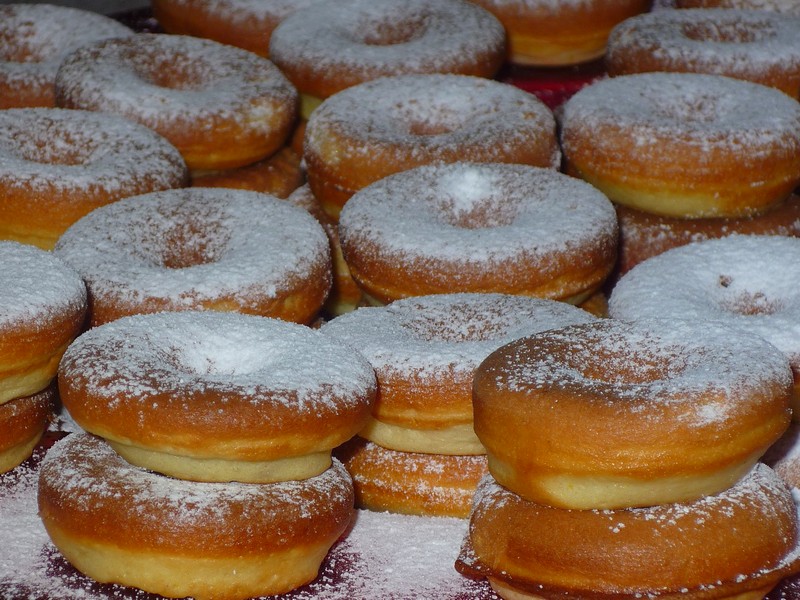 Gogosi ( doughnuts )