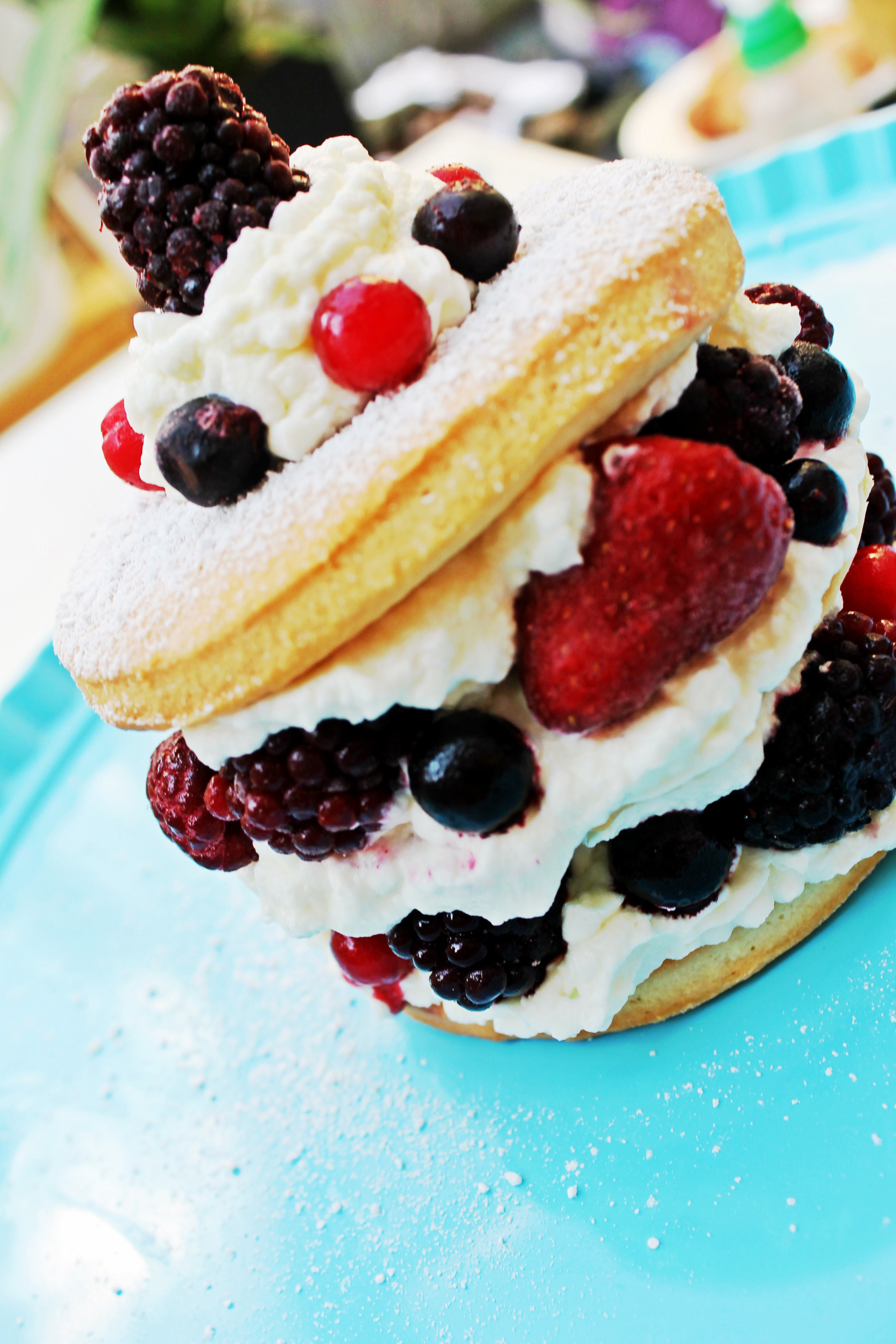 Mille-feuilles sablé cu fructe de padure