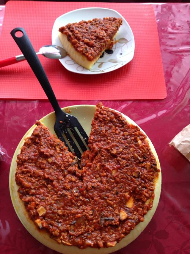 Mamaliguta cu tochitura de carne cu legume