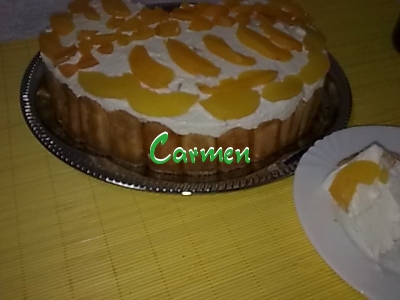 Tort cu crema de iaurt si piersici din compot