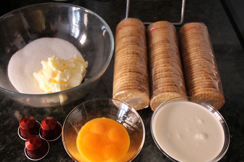 Tort de biscuiti (Bolo de Bolacha)