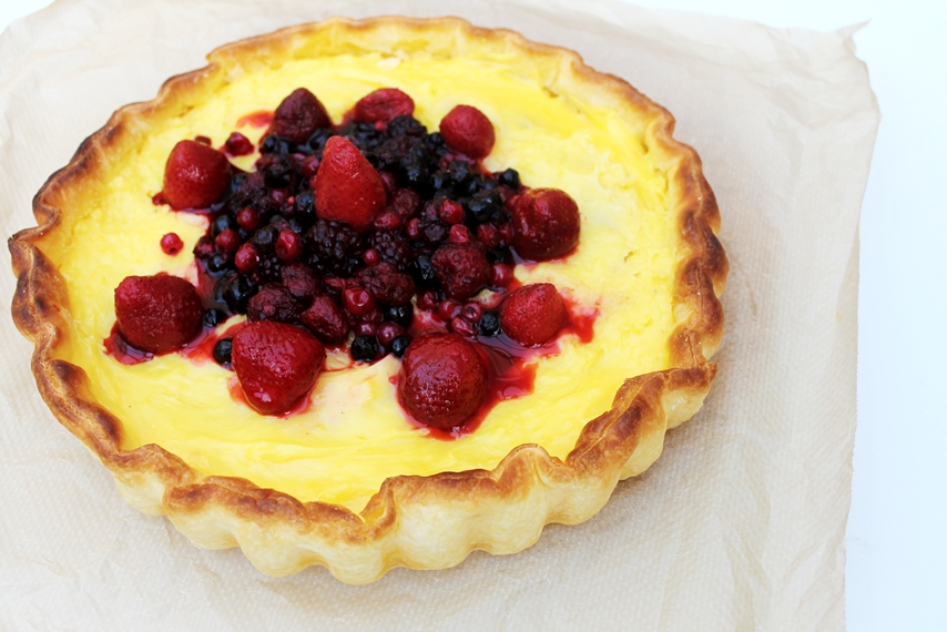 Tarta de vanilie si fructe de padure