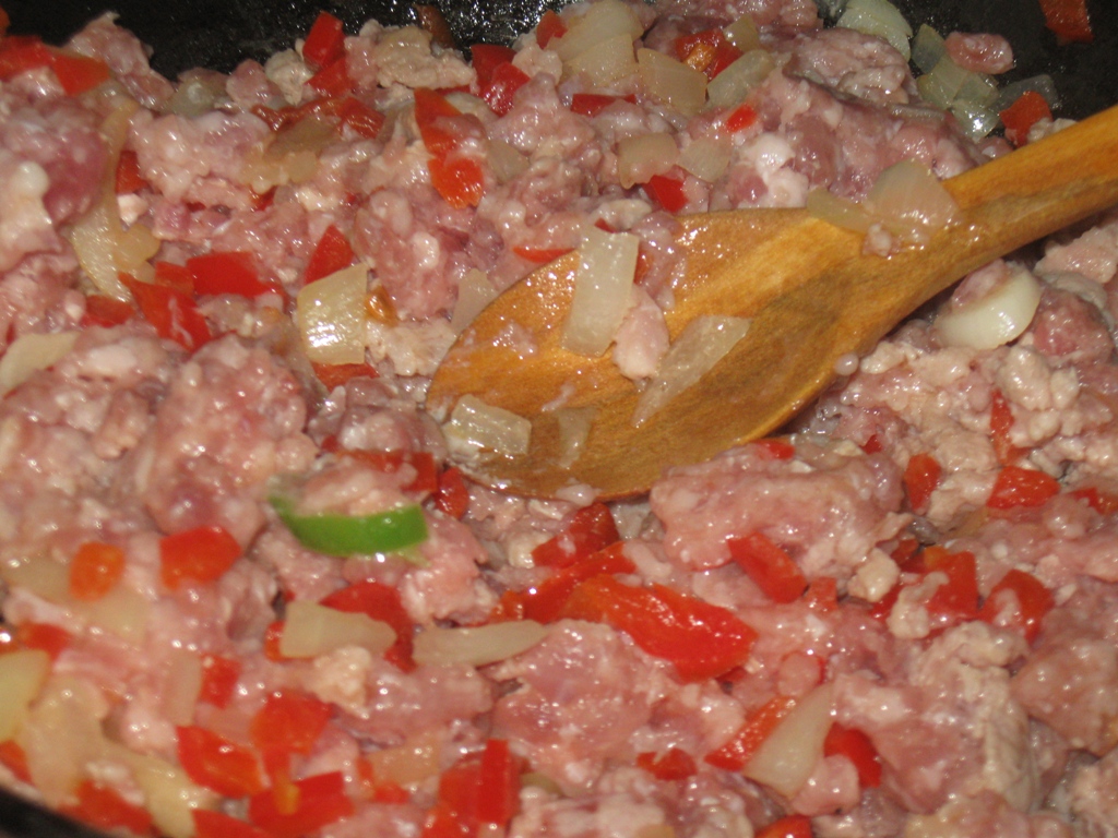 Spaghetti cu carne tocata in sos de rosii