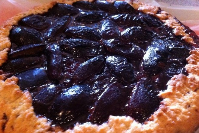 Tarta rustica cu prune si rom