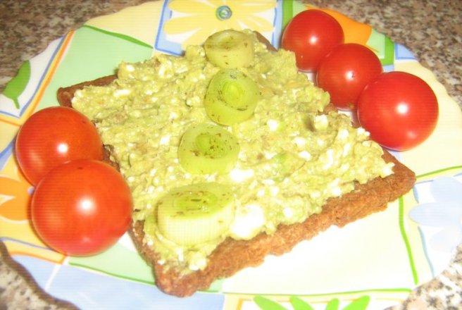 Pasta de avocado cu Ceva Fin