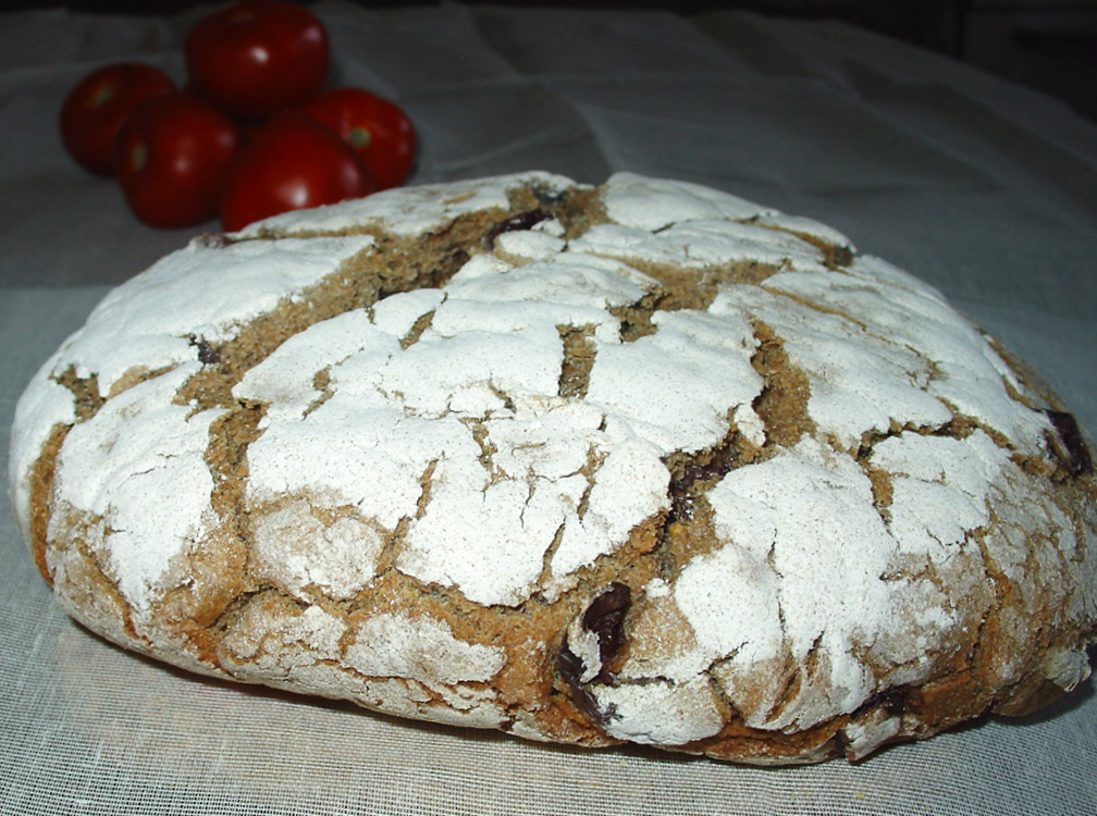 Paine din secara cu masline Kalamata, coaja de lamaie si herbes de Provence