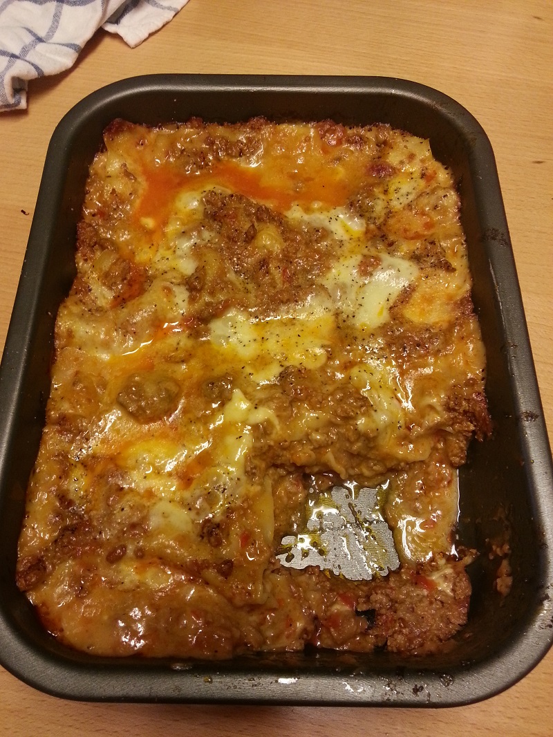 Lasagna cu sos de carne si mozzarella