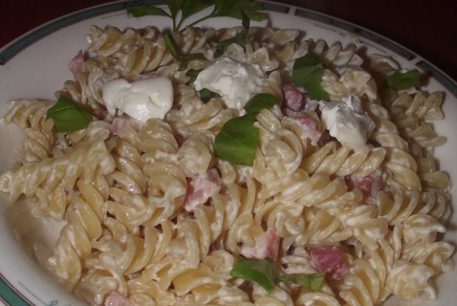 Fusilli cu crema de branza si costita