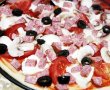 Pizza cu salam si ciuperci-0