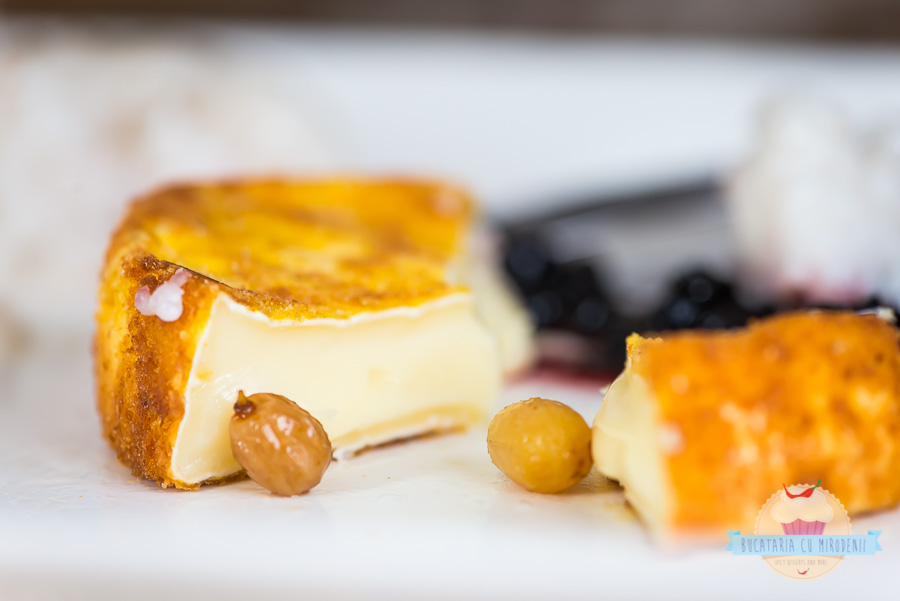 Camembert pane cu orez si dulceata de afine