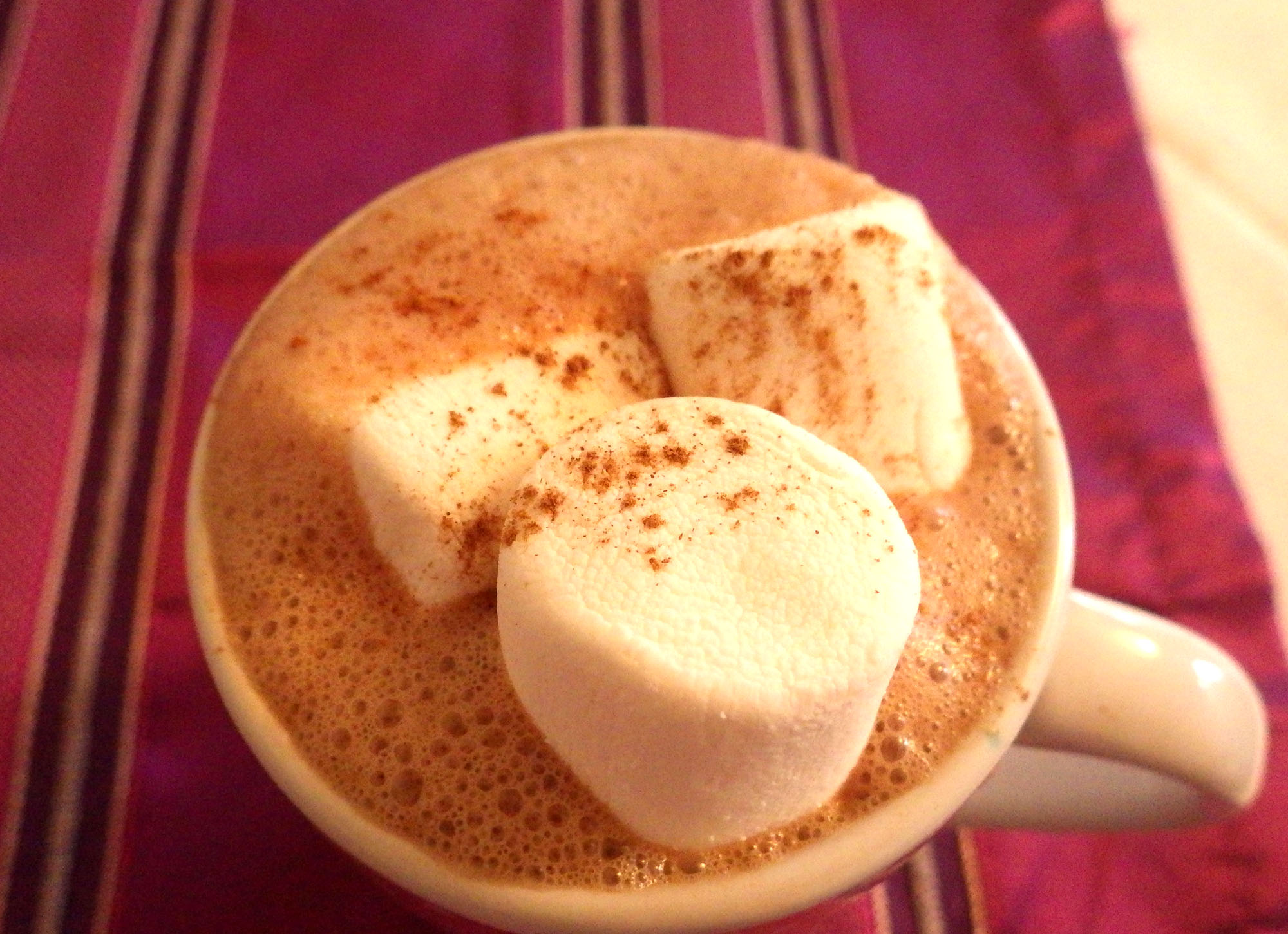 Ciocolata calda cu marshmallows