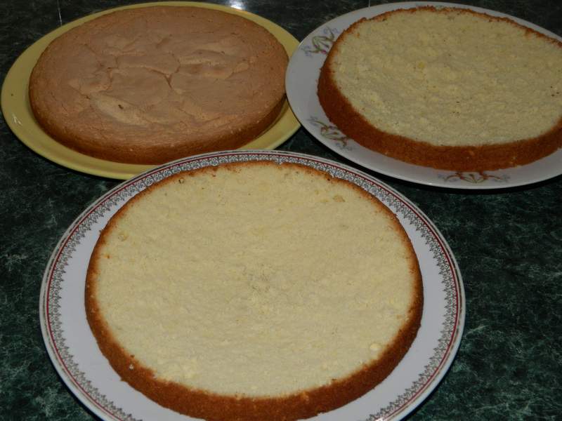 Tort cu crema de vanilie