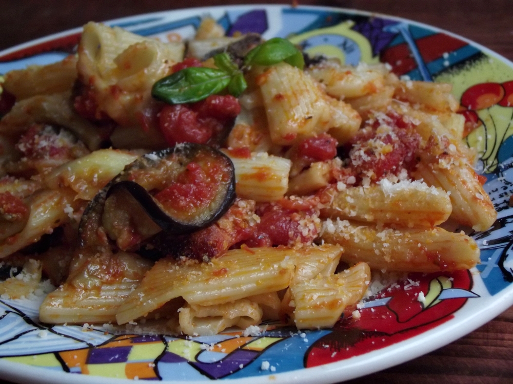 Penne rigate cu vinete si mozzarella