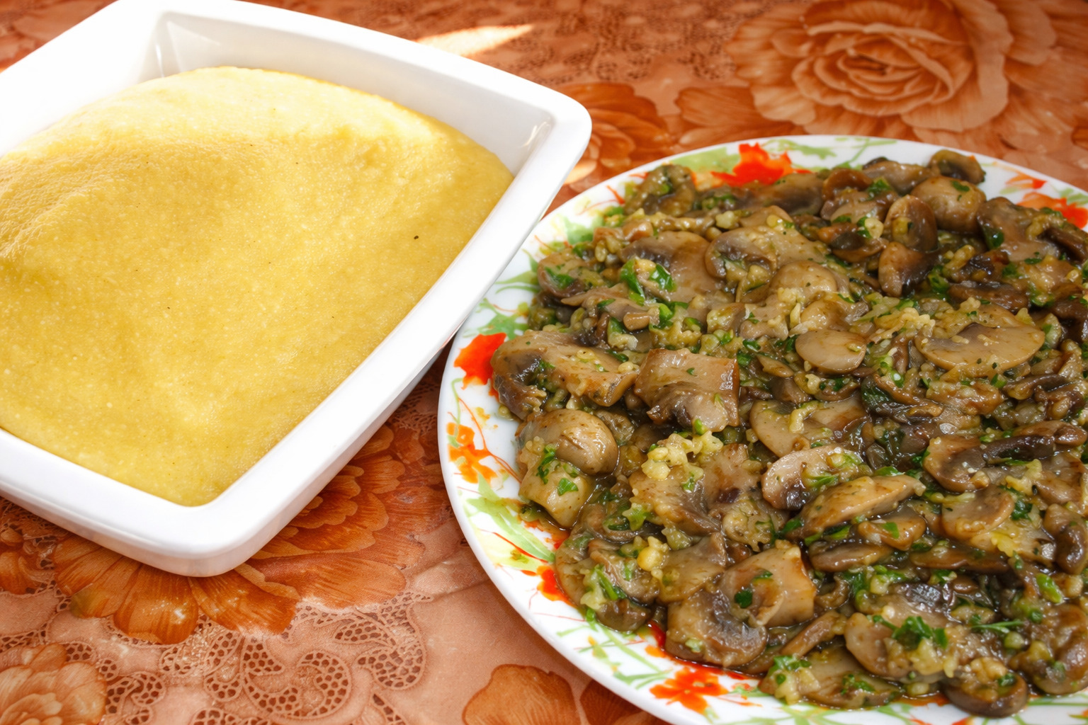 Ciuperci cu usturoi si mamaliguta