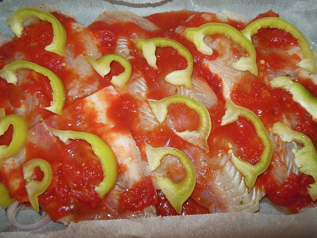 Pangasius cu ceapa si ardei la cuptor