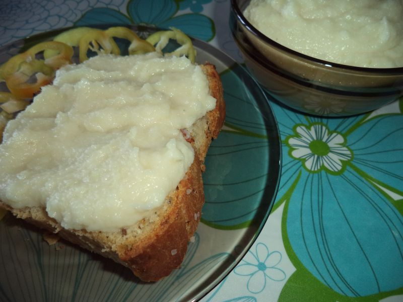 Pasta de conopida cu usturoi