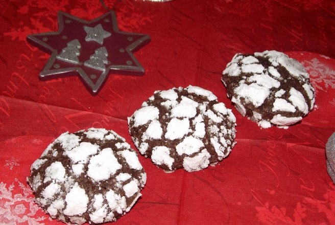 Fursecuri cu ciocolata si nuca (chocolate crinkles)