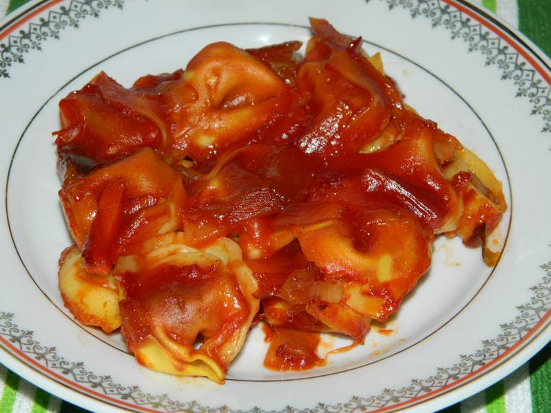 Tortellini cu prosciutto in sos dulce acrisor