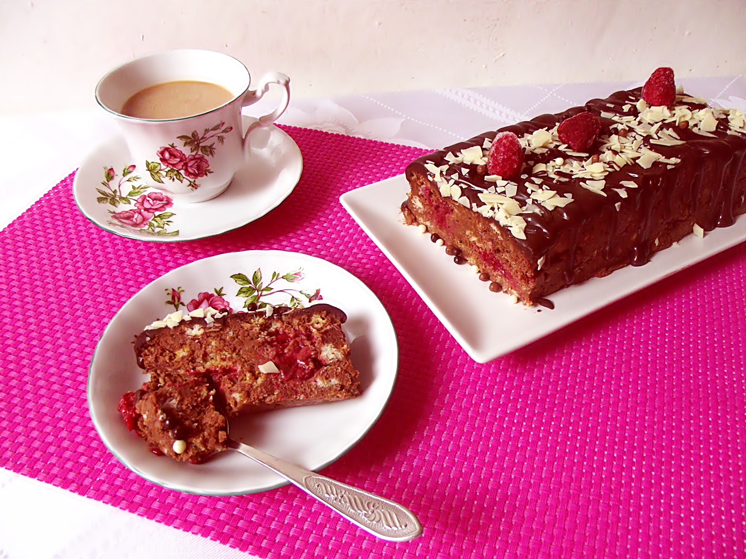 Desert de biscuiţi cu ciocolată şi zmeură