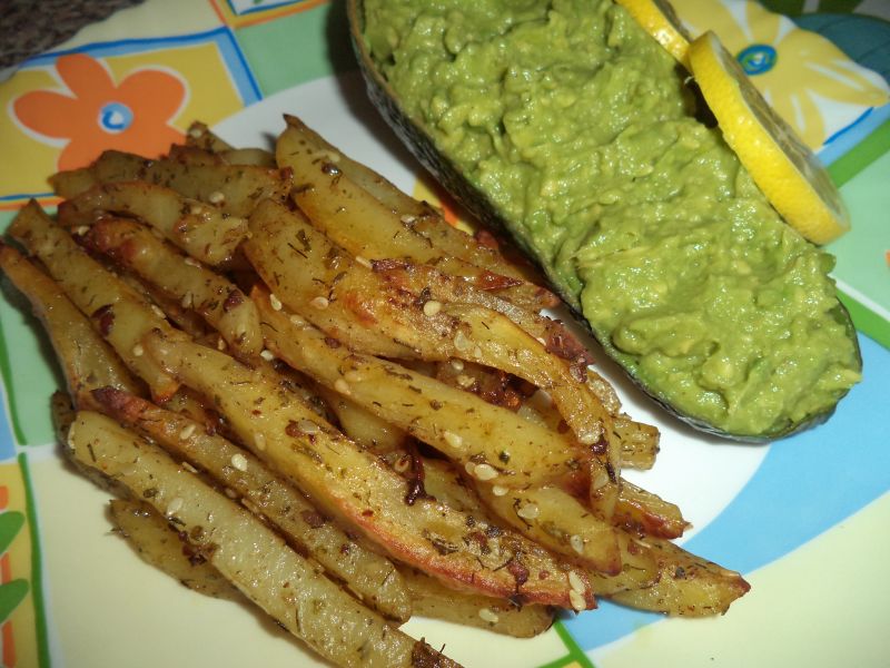 Cartofi la cuptor cu pasta de avocado