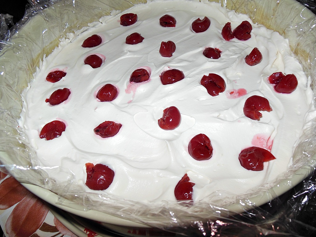 Tort cu crema de cafea, mascarpone si fructe