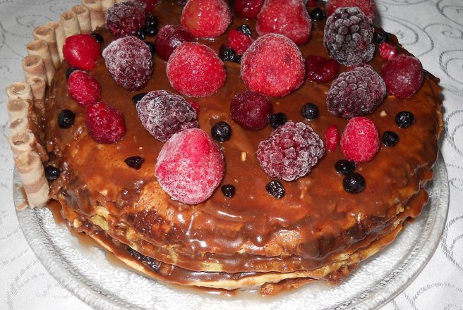 Tort de clatite cu crema de nuci