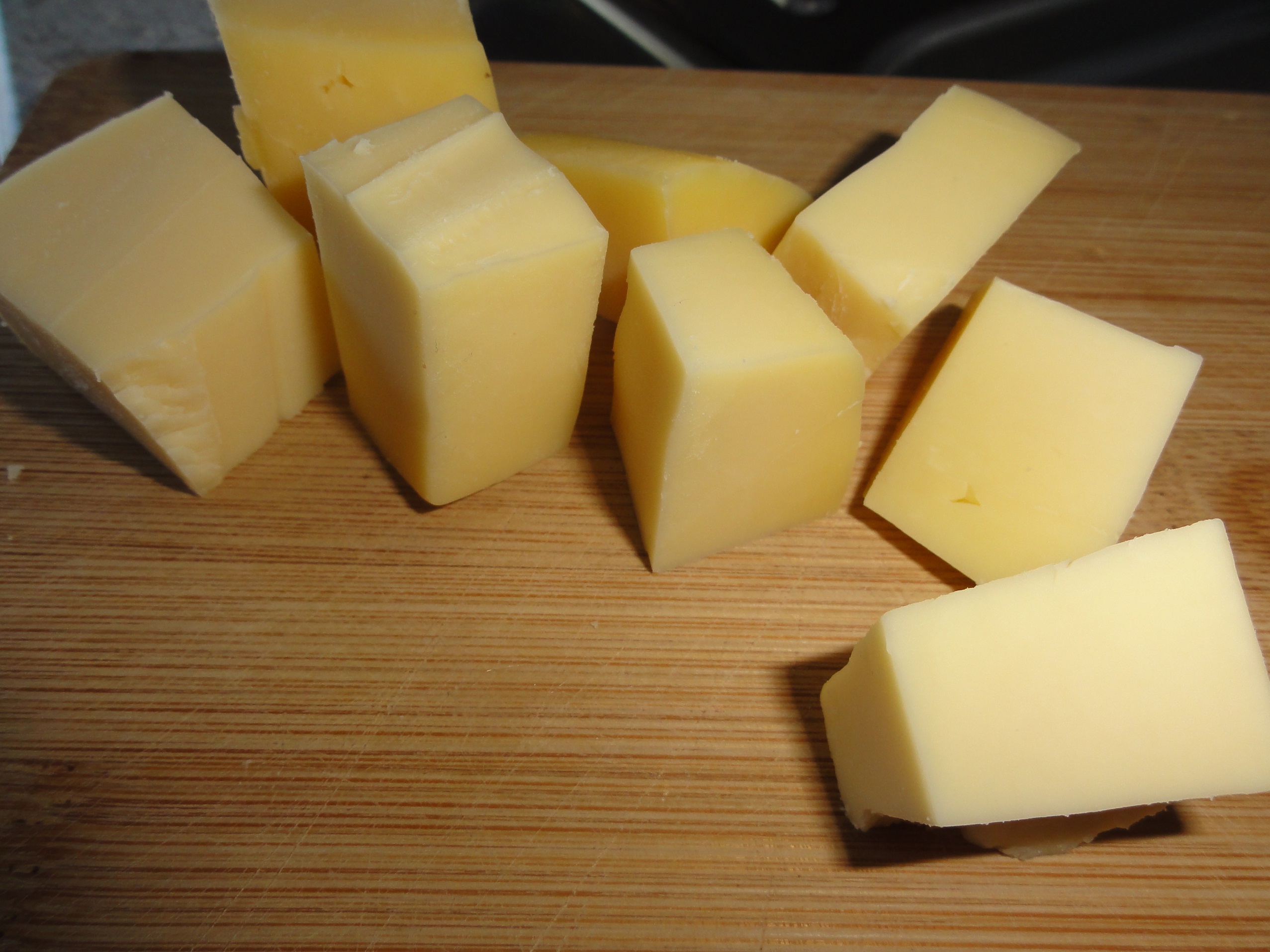 Ciuperci brune cu gouda si unt cu ierburi aromate