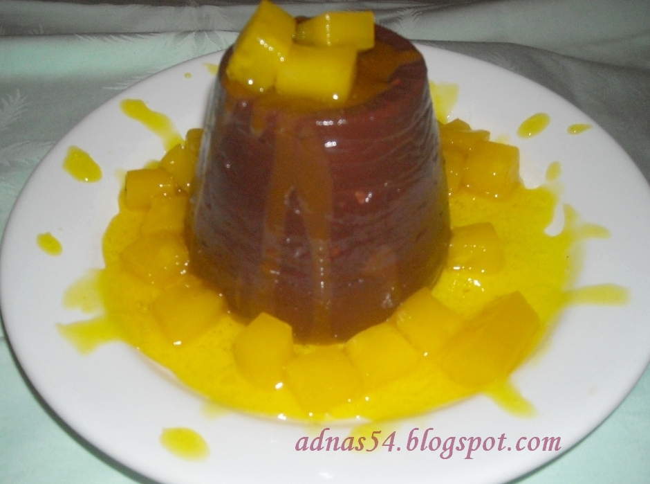 Pudding de cacao pe pat de ananas