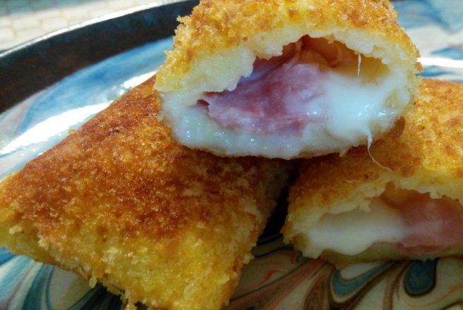 Panzerotti de cartofi cu mozzarella si sunca