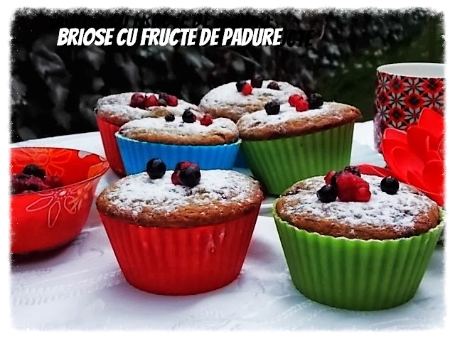 Briose cu fructe de padure