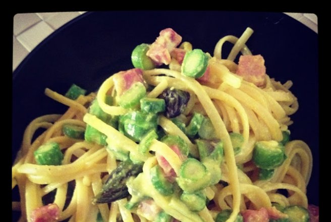 Linguine cu sparanghel verde, bacon si urda