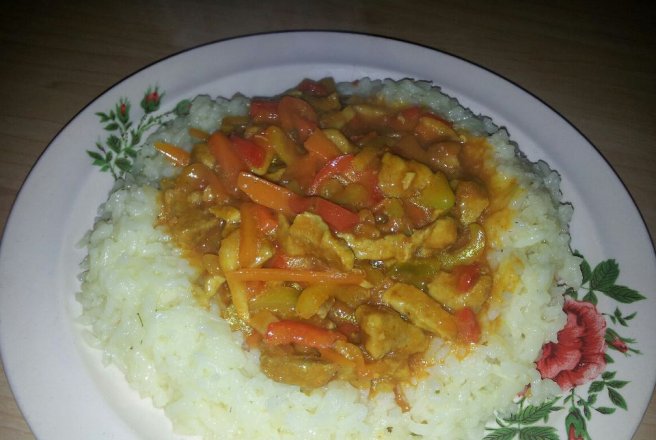 CURRY DE PUI CU GARNITURA DE OREZ