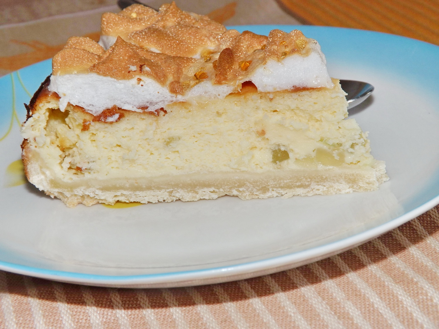 Tarta cu branza, lamaie si bezea