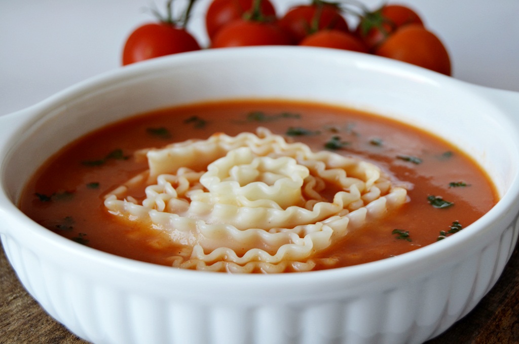 Supa crema de legume si rosii cu taitei