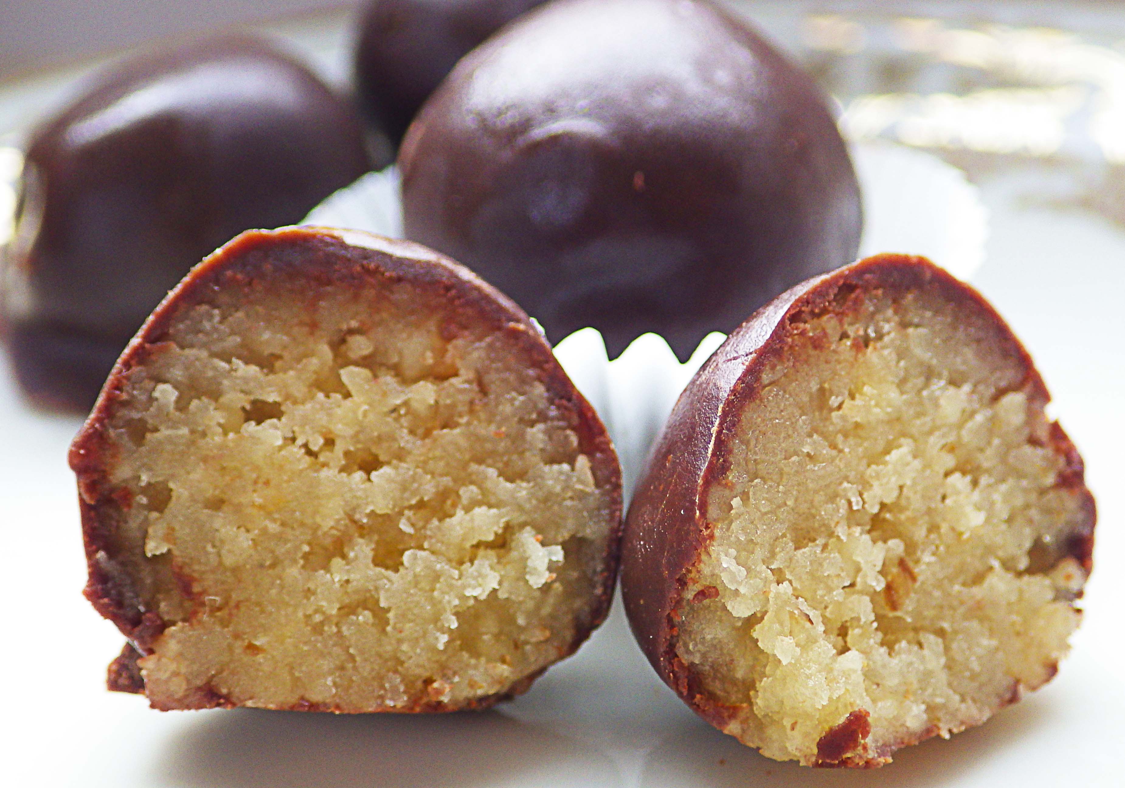 Praline cu marzipan si nuca