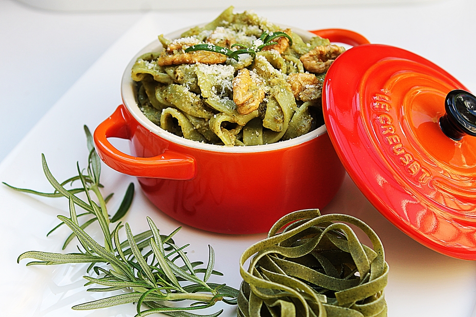 Tagliatelle cu spanac in sos pesto