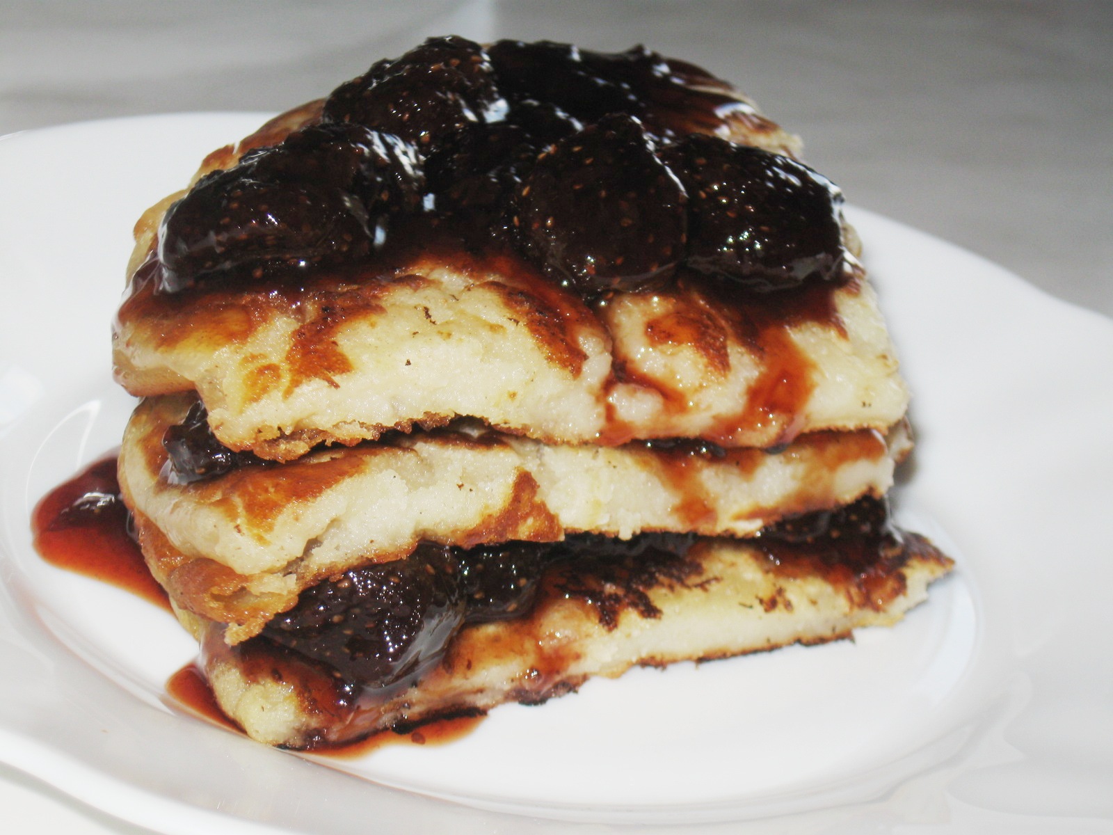 Pancakes cu dulceata de capsuni