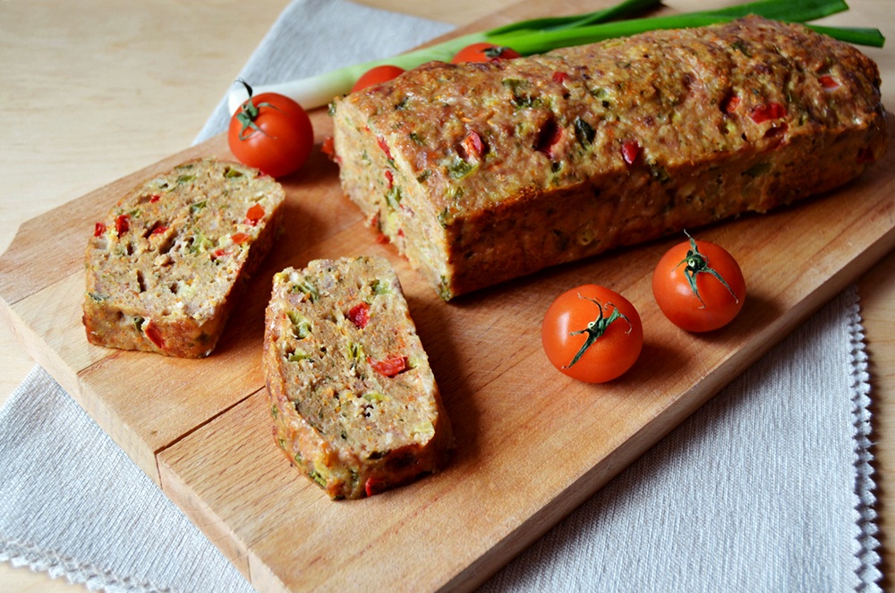 Aperitiv rulada din carne tocata cu legume