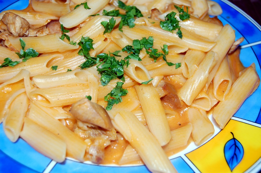 Penne cu carne si sos