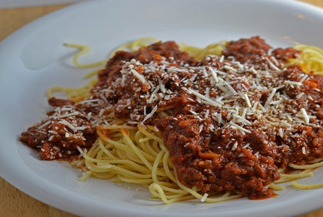 Spaghete cu sos Bolognese