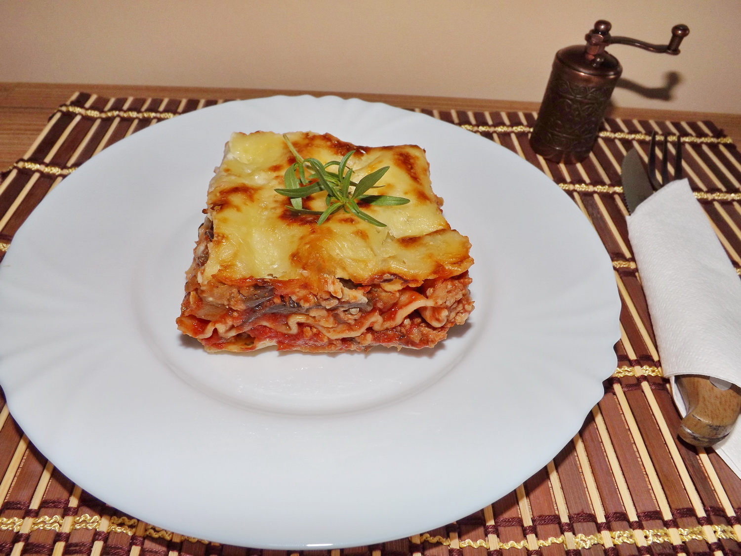 Lasagna cu vinete, dovlecei si carne de porc