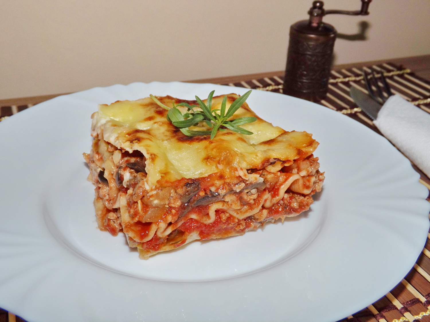 Lasagna cu vinete, dovlecei si carne de porc