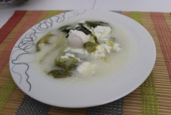 Supa de salata verde cu oua